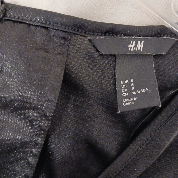 H&M Silky Oversized Flowy Blouse Sz S Black Keyhole Cinched Waist Cocktail City - Picture 12 of 13